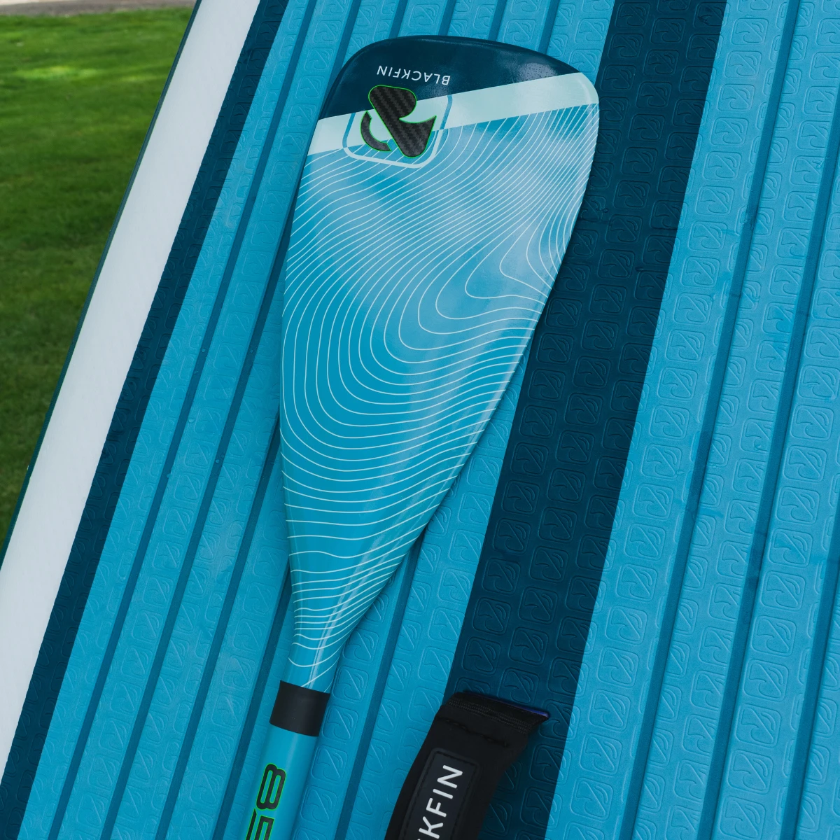 Premium 2-Piece Carbon Paddle & Bag - Image 8